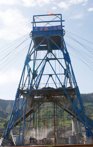 矿建二公司王峰项目中央回风立井与副立井井底车场联络巷顺利贯通