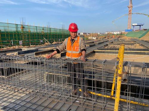 冬日奋战在施工一线的铜煤建设者