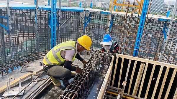 施工一线“最美夫妻档”演绎不同的“5.20”