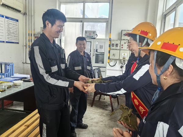陕煤建设洗选煤运营公司神渭蒲城运营项目部：当端午节遇上安全月  职工“粽”享安全