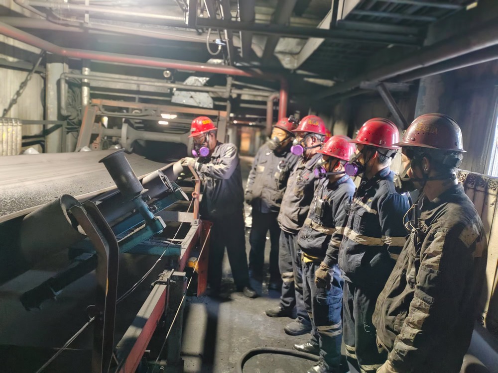 陕煤建设洗选煤运营公司澄合山阳运营项目部：拧紧班组“安全阀”，奏响生产“交响曲”