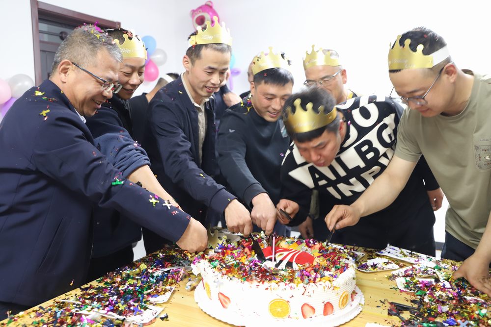 集体生日“小确幸” 凝聚发展“大力量” 集体生日“小确幸” 凝聚发展“大力量”