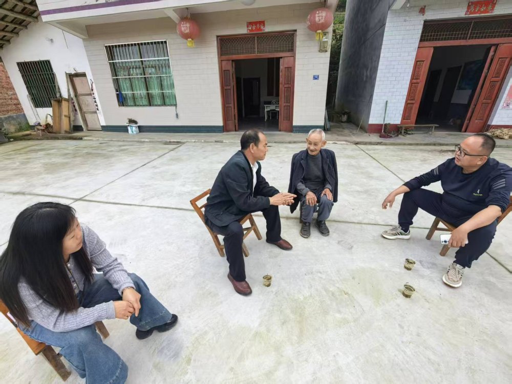 陕煤建设定点帮扶村：创新举措筑牢安全防线 医保宣传贴心入民心